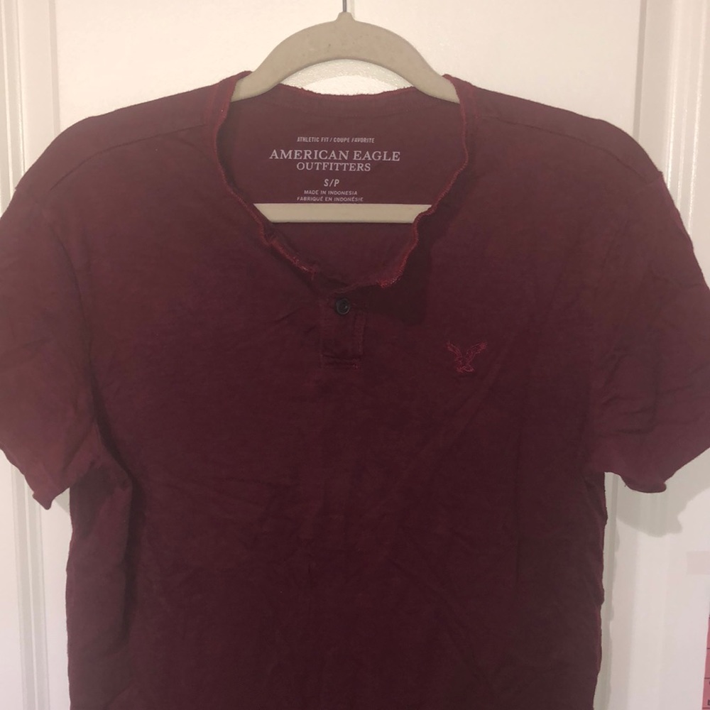 AEO Burgundy HENLEY TSHIRT - Picture 6 of 8
